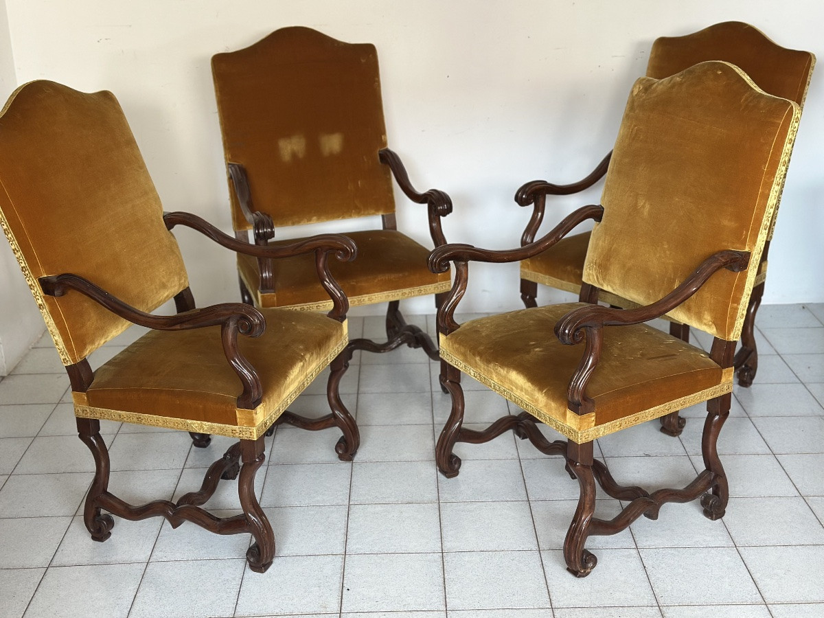 Gruppo di quattro troni a ossa di montone . Lombardia fine 600-photo-1