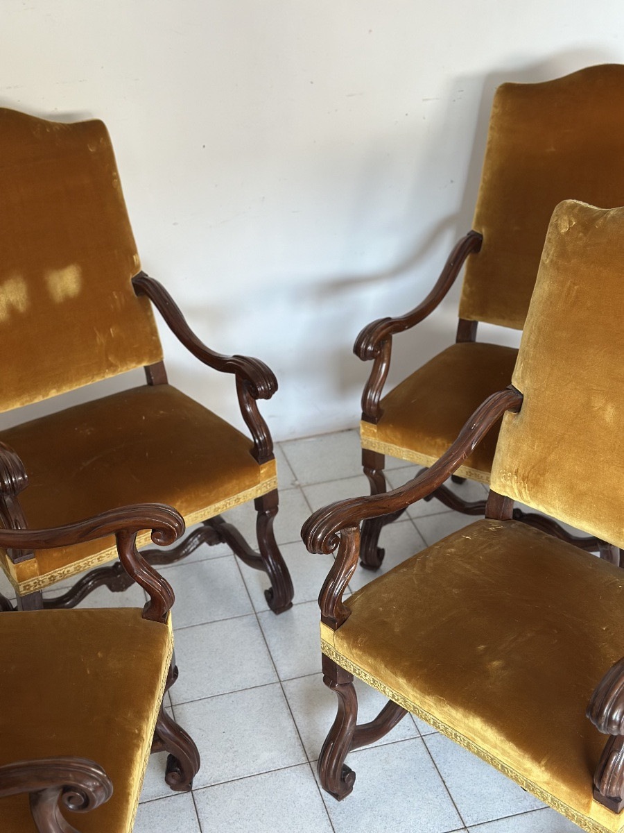 Gruppo di quattro troni a ossa di montone . Lombardia fine 600-photo-7