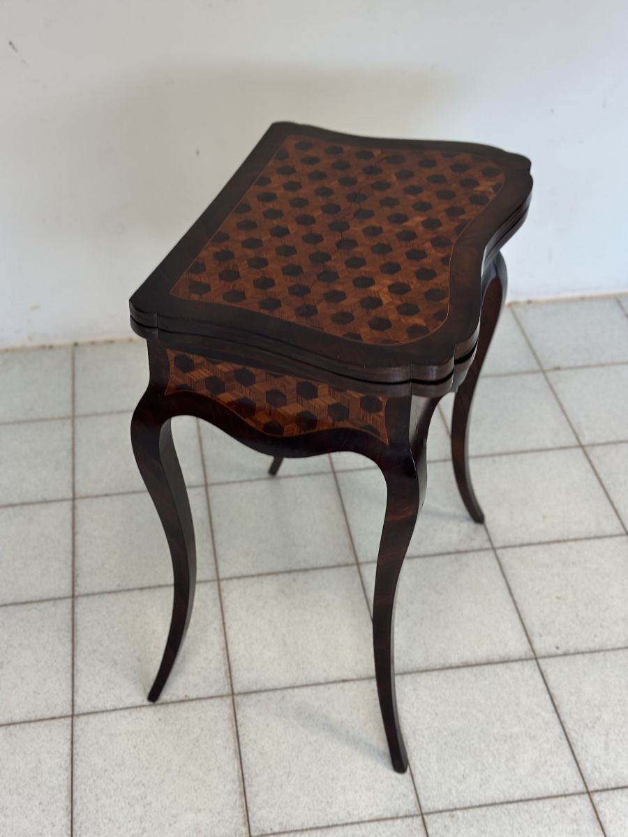 Piccolo tavolo da gioco Carlo X in legno lastronato ed intarsiato in varie essenze. XIX secolo -photo-4