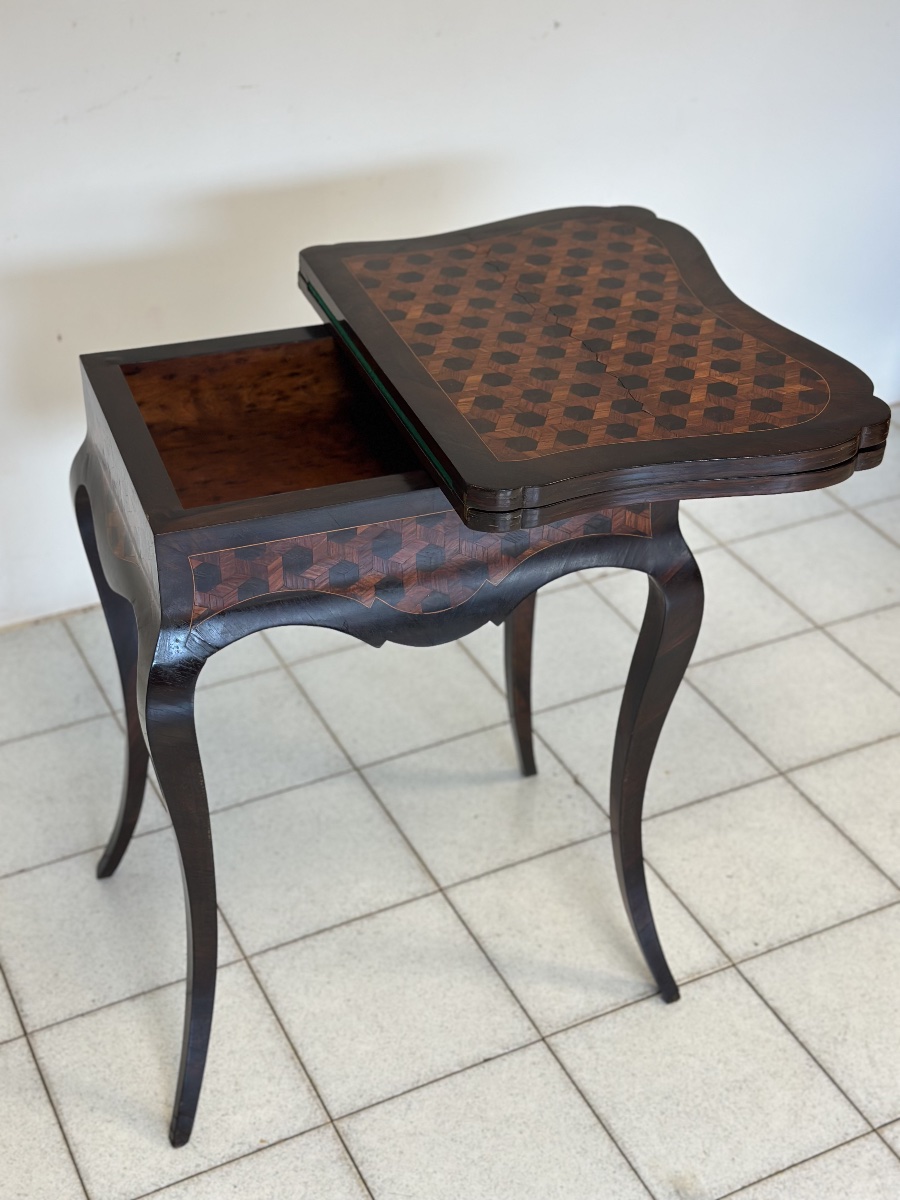 Piccolo tavolo da gioco Carlo X in legno lastronato ed intarsiato in varie essenze. XIX secolo -photo-1