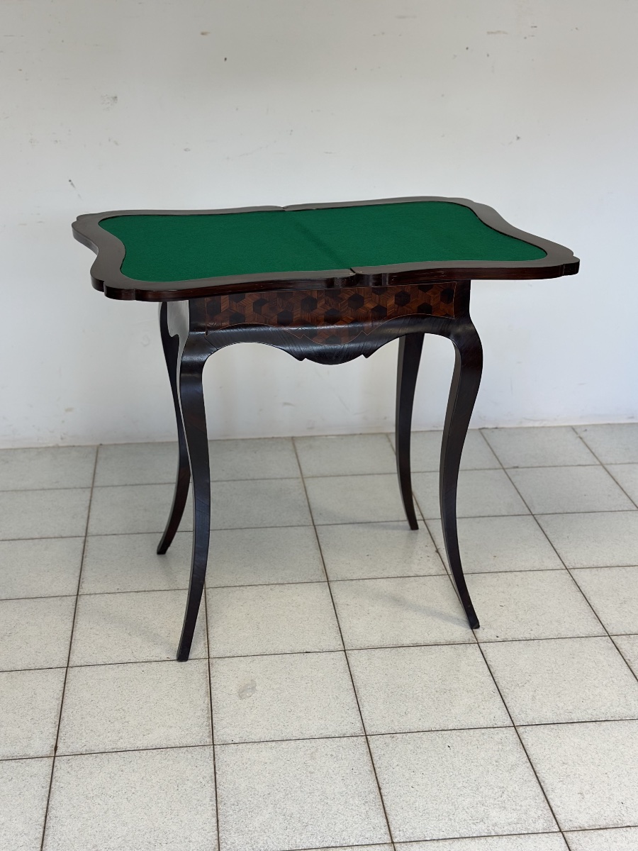 Piccolo tavolo da gioco Carlo X in legno lastronato ed intarsiato in varie essenze. XIX secolo -photo-2