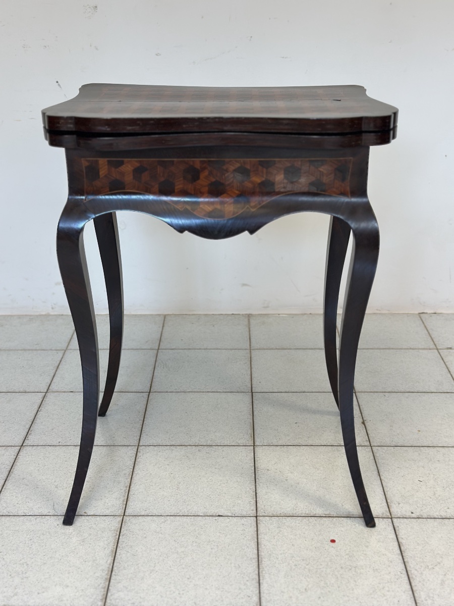 Piccolo tavolo da gioco Carlo X in legno lastronato ed intarsiato in varie essenze. XIX secolo -photo-3