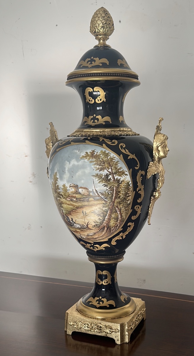 Vaso in porcellana e bronzo dorato. Parigi epoca 800. H 72 cm-photo-1