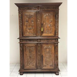 Credenza doppio corpo scolpita . Lombardia XVII secolo