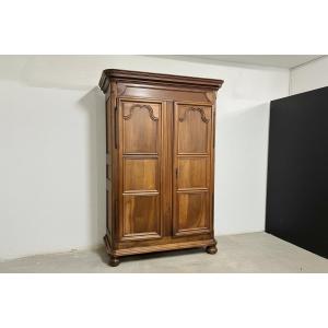 Grande armadio in noce da sagrestia. Parigi primi dell'700