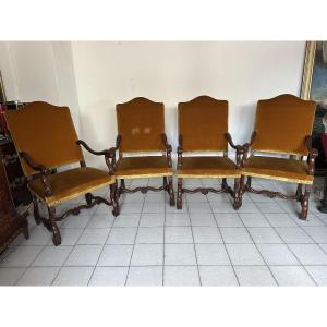 Gruppo di quattro troni a ossa di montone . Lombardia fine 600