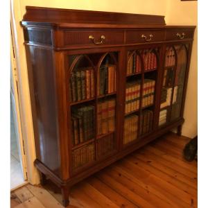 English Bookcase With 3 Mahogany Doors, Late 19th Century.