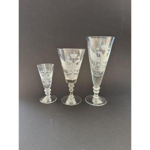 Important Set Of Crystal Glasses Engraved With The Russian Imperial Coat Of Arms – Early 20th Century