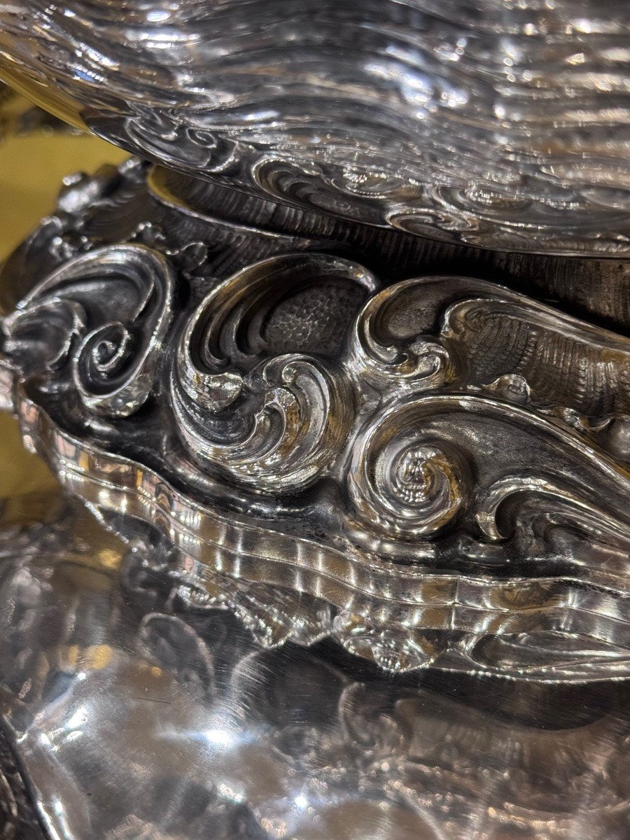 Grande enorme centrotavola a forma di Zuppiera scultorea a motivi di mare in tempesta , con Tri-photo-2