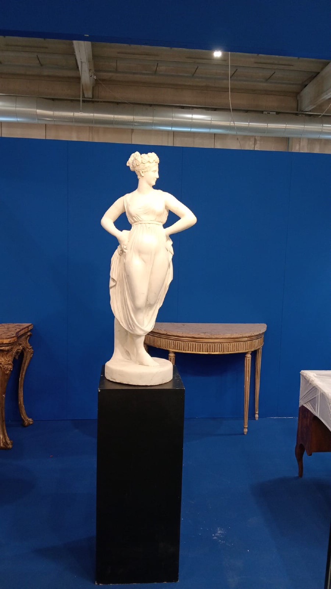 coppia di grandi sculture femminili raffiguranti 2 Vestali danzanti , da Canova , della seconda-photo-5