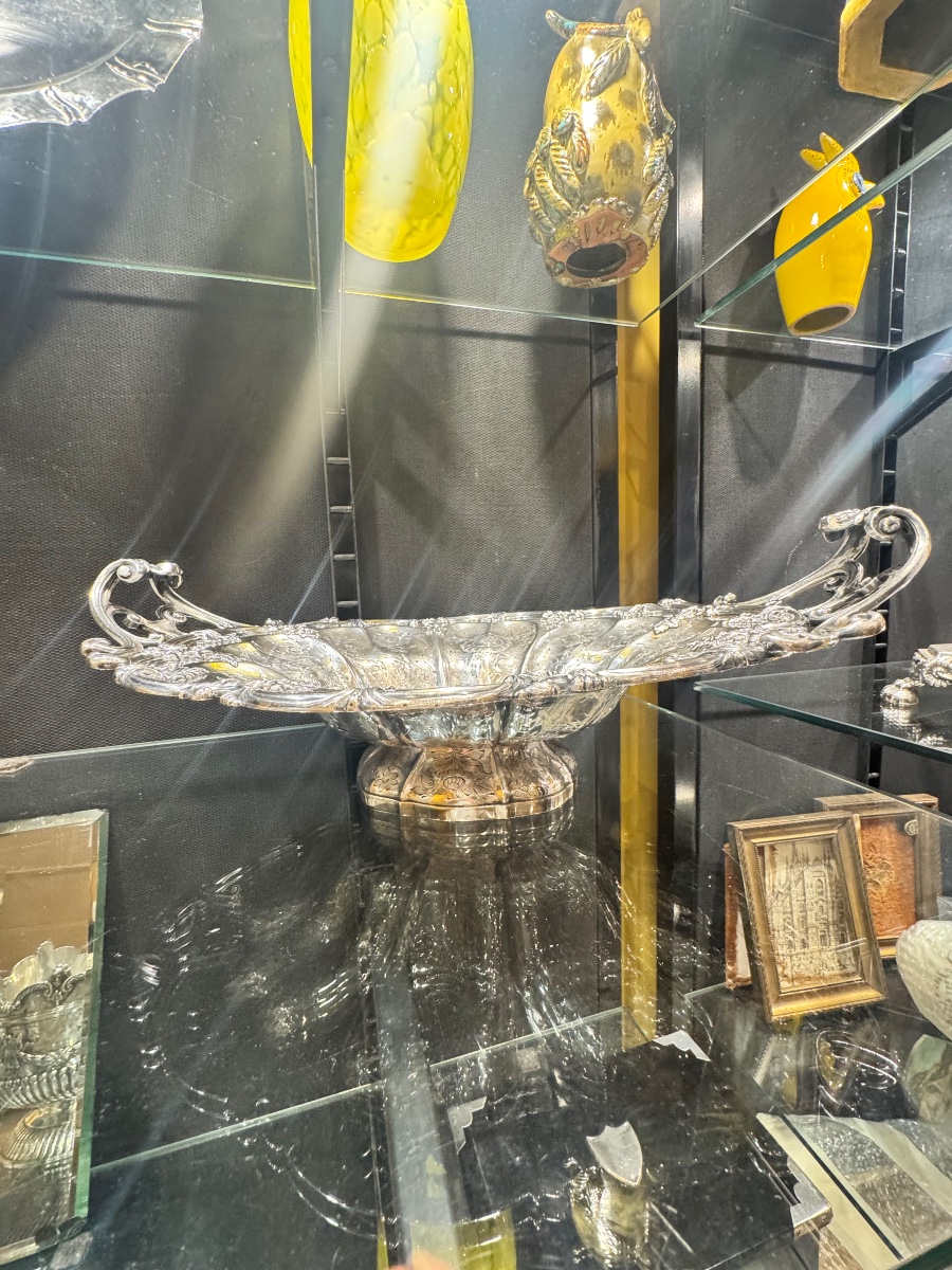 Antico centrotavola a forma di cesto cesellato e bulinato e sbalzato a mano in argento massicci-photo-5
