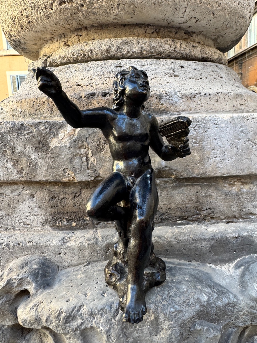 antico bronzo scultura raffigurante Satiro Musicante seduto su una roccia del sec XVI Roma con 