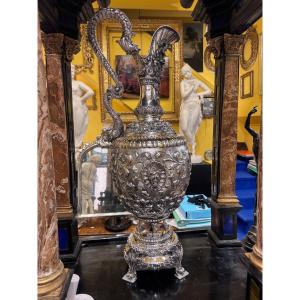 Impressionante grande caraffa in argento massiccio , titolo 800/000 , completamente e finemente