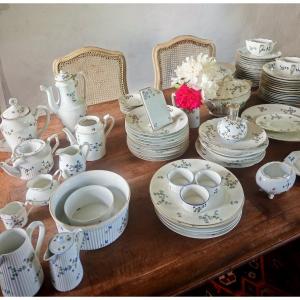 Porcelain Service With Barbel Decoration