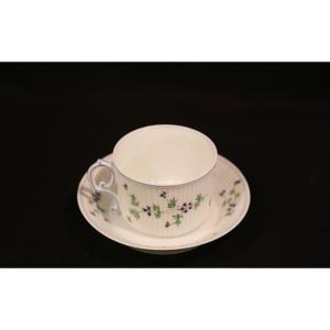Porcelain Cup, Barbel Design