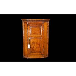 Corner Cabinet XVIIIᵉ Century, Oak
