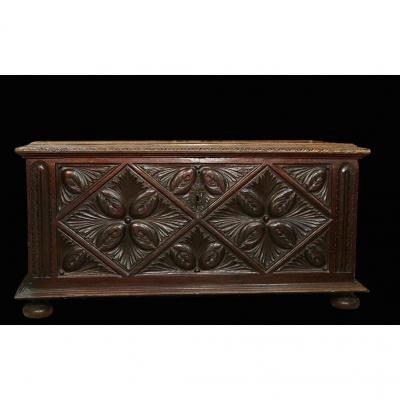 High Period Chest, XV-xvith Century