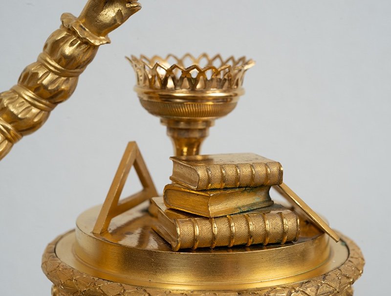 Orologio antico Impero  Francese in bronzo dorato finemente cesellato. Periodo XIX secolo.-photo-4