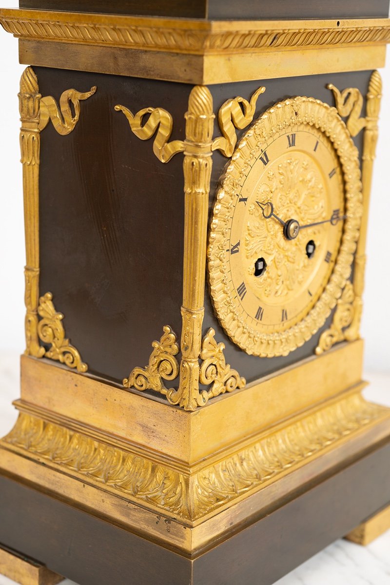 Orologio antico Carlo X Francese in bronzo dorato e bronzo patinato. Periodo inizio XIX secolo.-photo-1