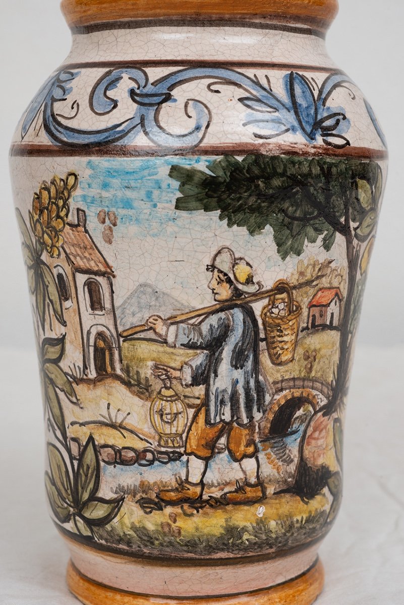  Vaso in maiolica dipinta smaltata appartenente agli inizi del XX secolo.-photo-3