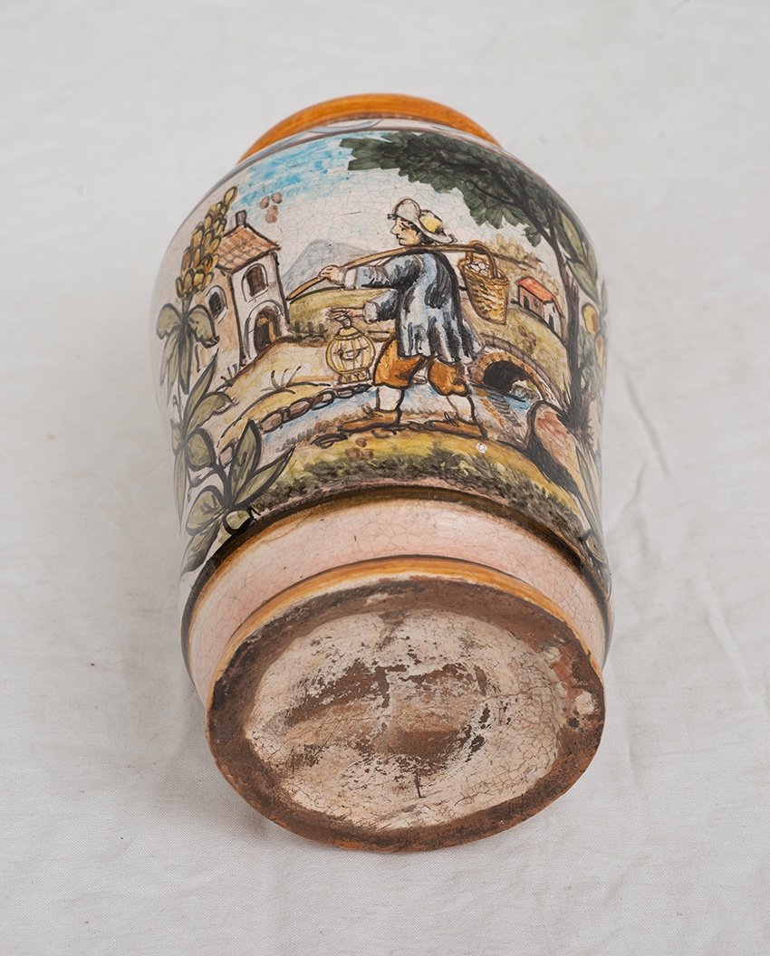  Vaso in maiolica dipinta smaltata appartenente agli inizi del XX secolo.-photo-4