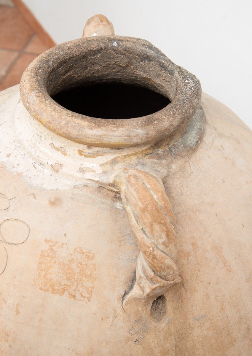 Anfora in terracotta con manici a torciglione appartenente alla prima metà del XX secolo.-photo-4
