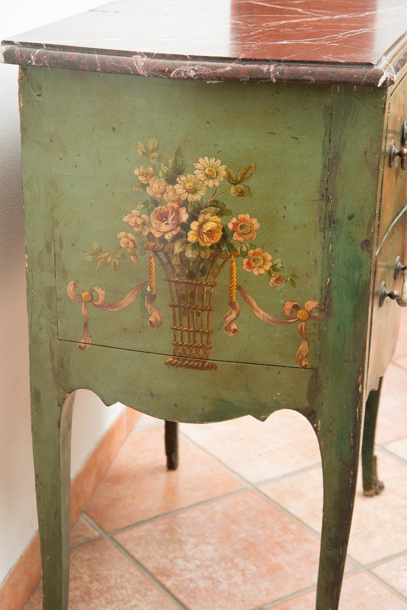 Comoncino Luigi XIV Francese in legno laccato verde con innesti di dipinti policromi.-photo-3