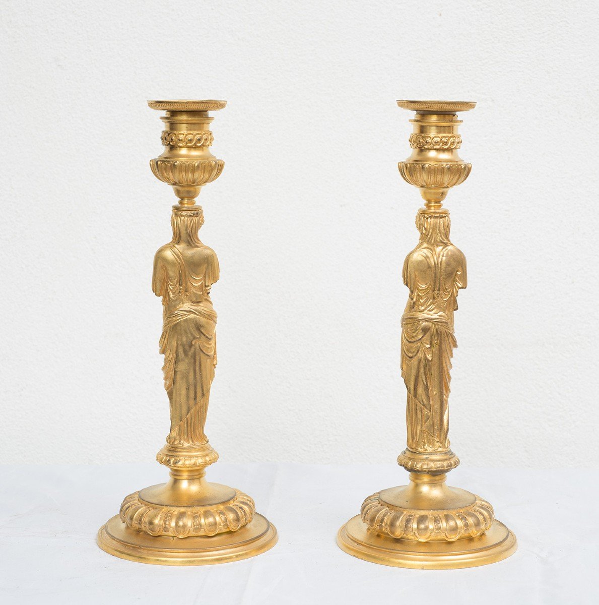  Coppia di candelieri Impero Francese in bronzo dorato sapientemente cesellato.-photo-1