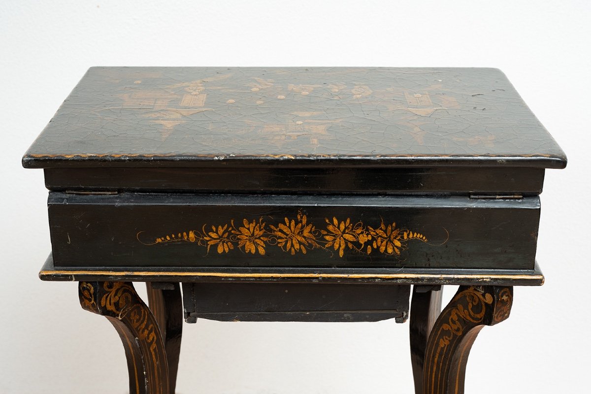 Tavolino da lavoro Cinese in papier mache appartenente alla fine del XIX secolo.-photo-4