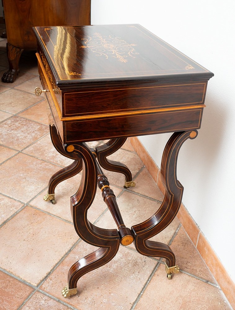 Tavolino da lavoro Carlo X Francese in legno esotico pregiato con innesti di intarsio in acero.-photo-4