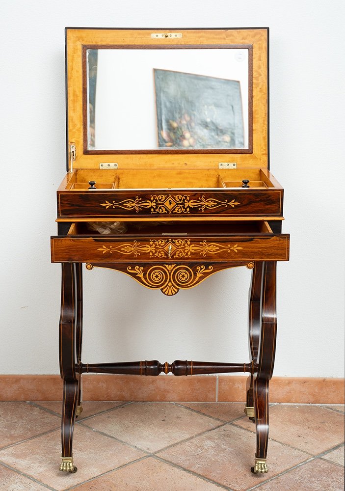 Tavolino da lavoro Carlo X Francese in legno esotico pregiato con innesti di intarsio in acero.-photo-2