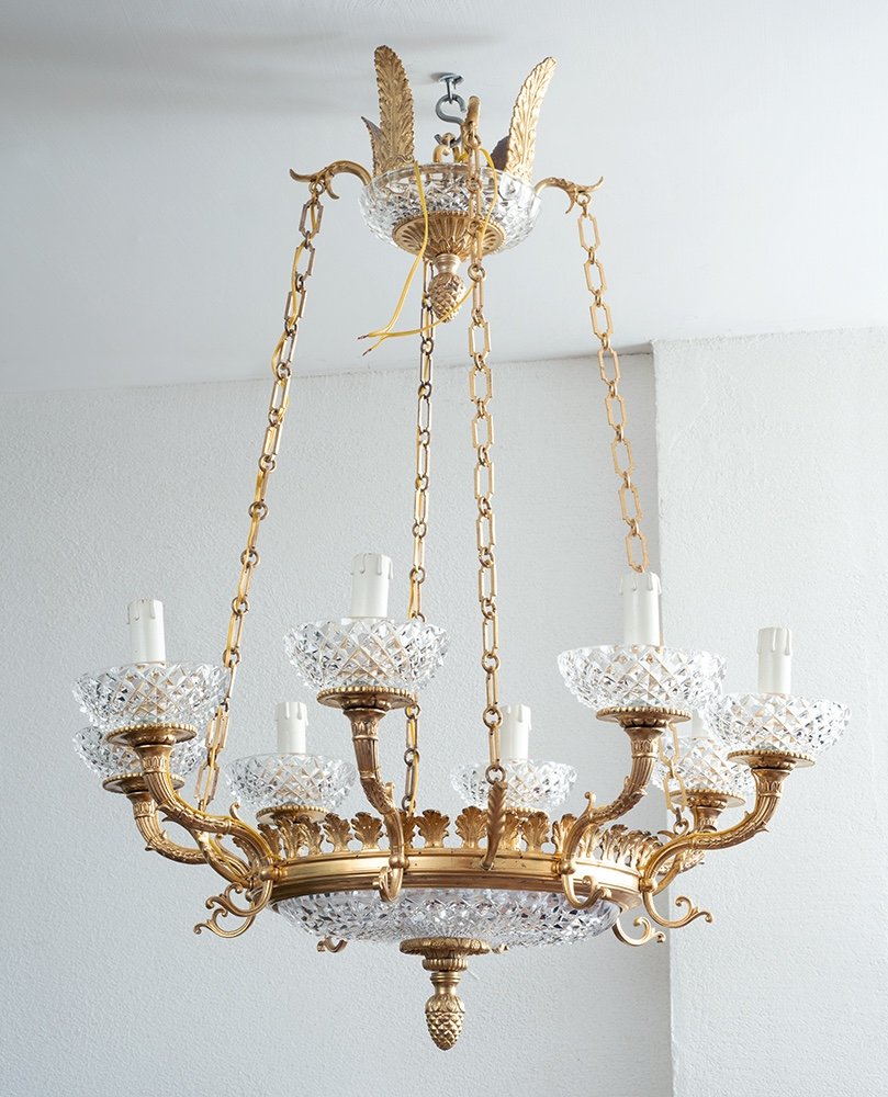 Lampadario antico Napoleone III Francese in bronzo dorato e cristallo. Periodo XIX secolo.