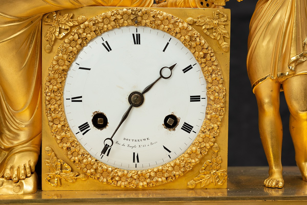 Orologio Impero in bronzo dorato finemente cesellato appartenente agli inizi del XIX secolo.-photo-2