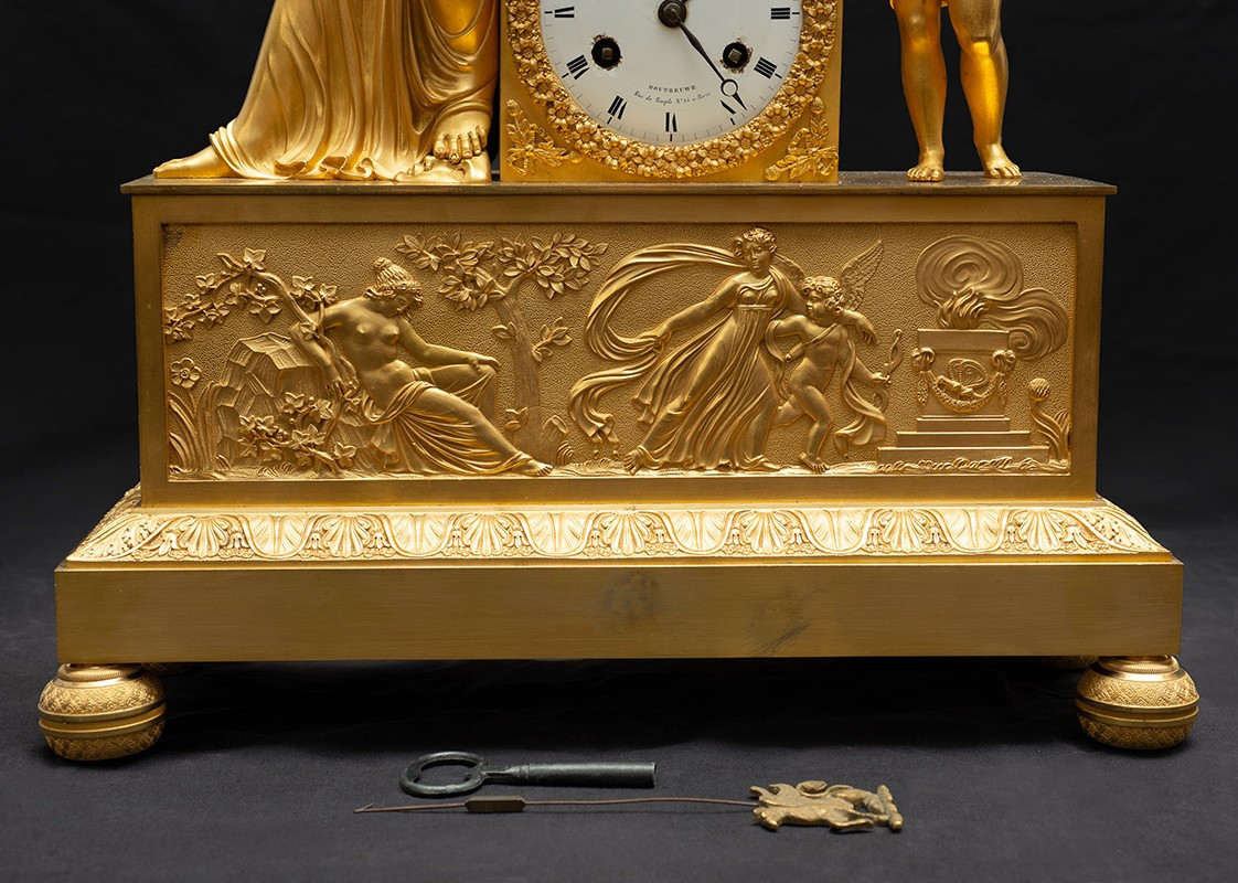 Orologio Impero in bronzo dorato finemente cesellato appartenente agli inizi del XIX secolo.-photo-3
