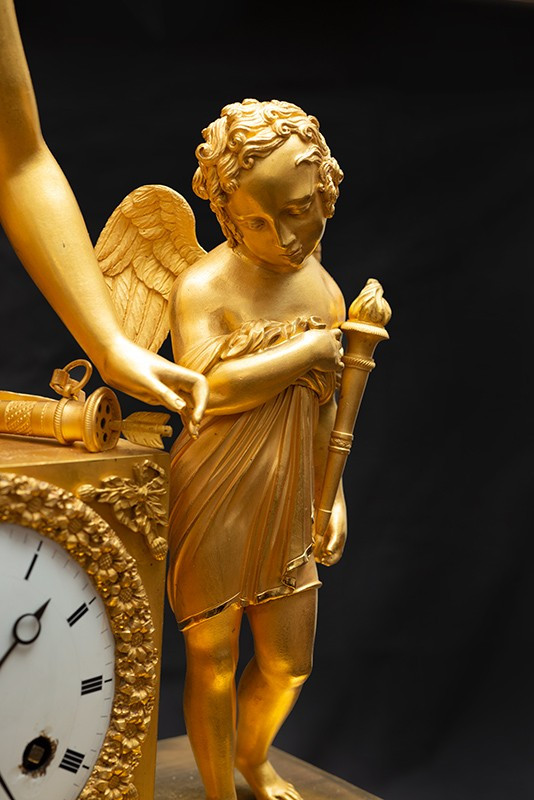Orologio Impero in bronzo dorato finemente cesellato appartenente agli inizi del XIX secolo.-photo-1
