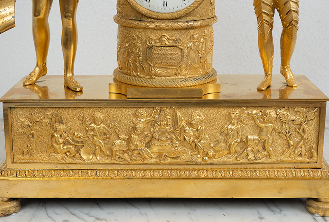 Orologio Impero in bronzo dorato finemente cesellato appartenente agli inizi del XIX secolo.-photo-2