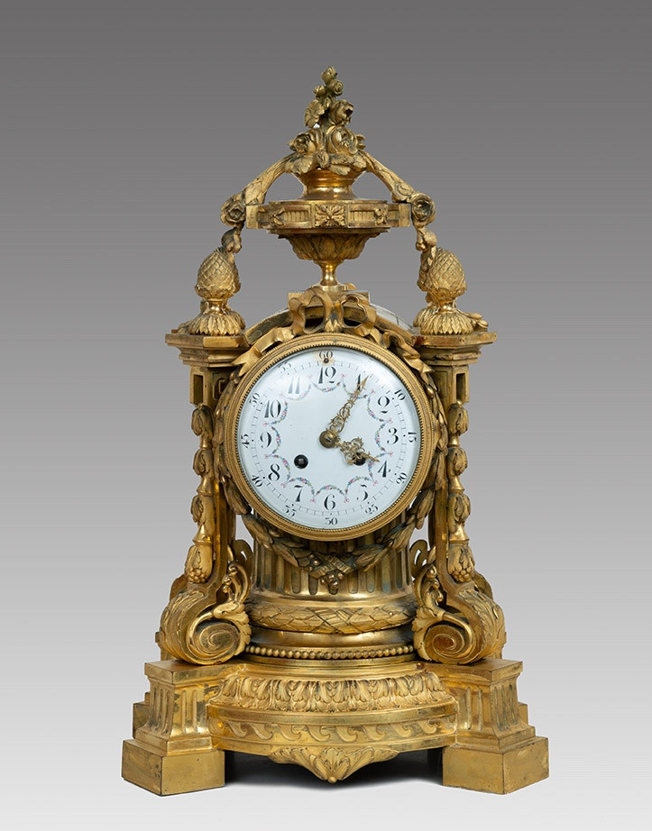Orologio Napoleone III Francese in bronzo dorato finemente cesellato 19secolo.