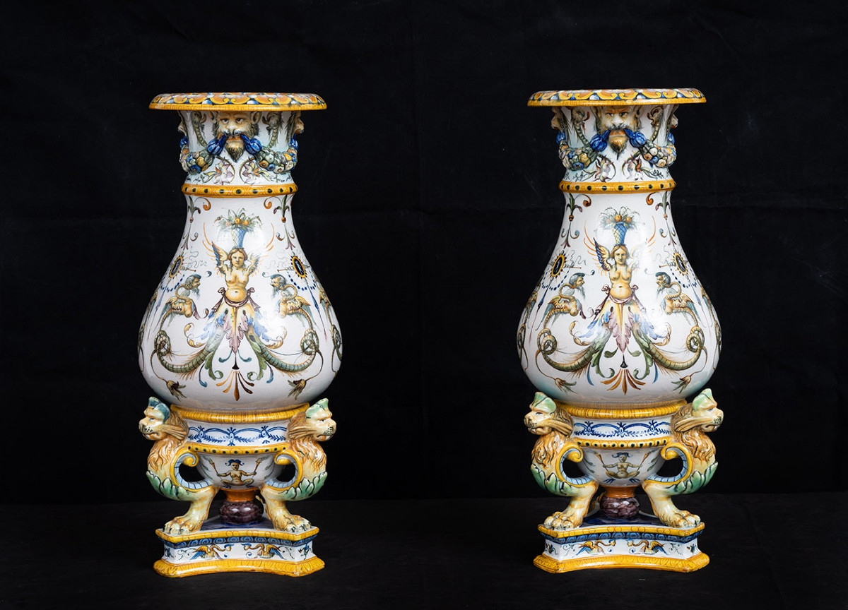 Coppia di vasi antichi in maiolica smaltata firmati Ginori appartenente alla seconda metà 19sec