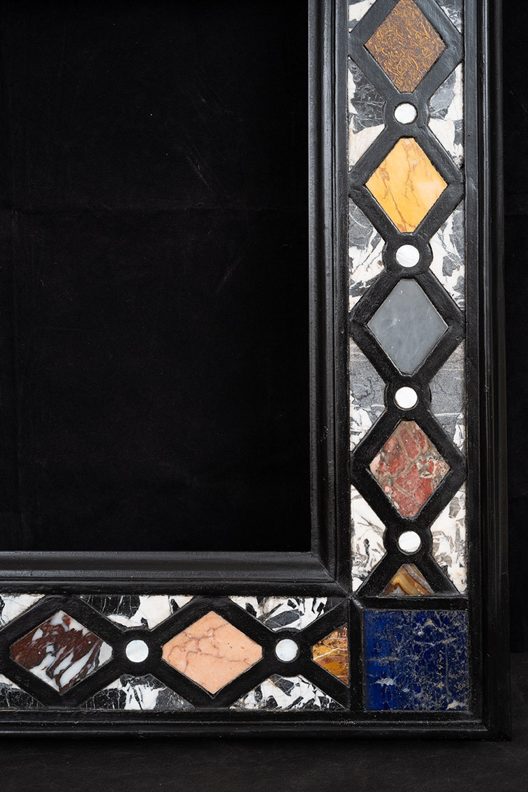 Cornice fiorentina in commesso di marmo e pietre dure appartenente agli inizi del XX secolo.-photo-2
