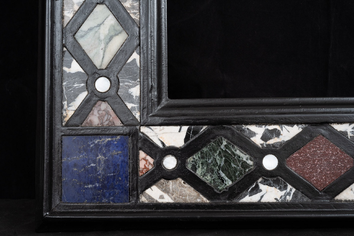 Cornice fiorentina in commesso di marmo e pietre dure appartenente agli inizi del XX secolo.-photo-3