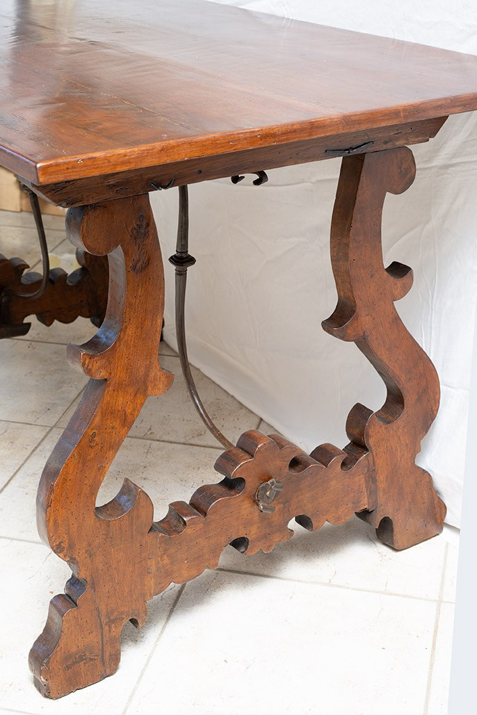 Tavolo fratino in massello di noce di provenienza napoletana inizi del XVIII secolo.-photo-2