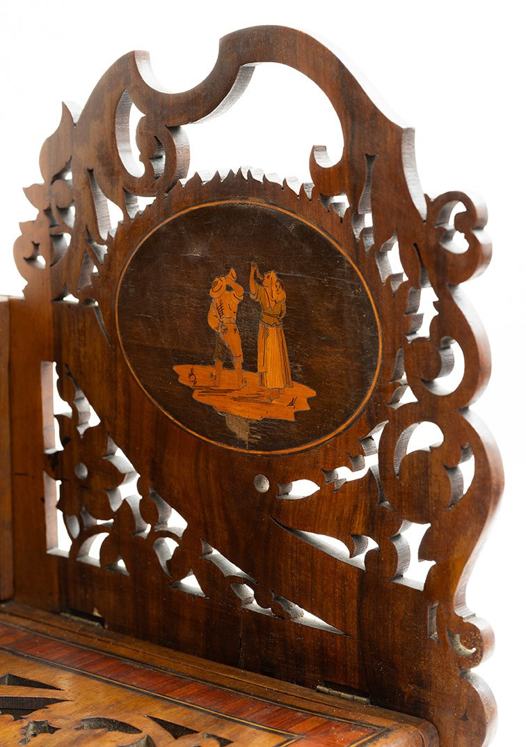 Portalettere antico Sorrentino in legno di ulivo arricchito dalla presenza di un fitto traforo.-photo-2