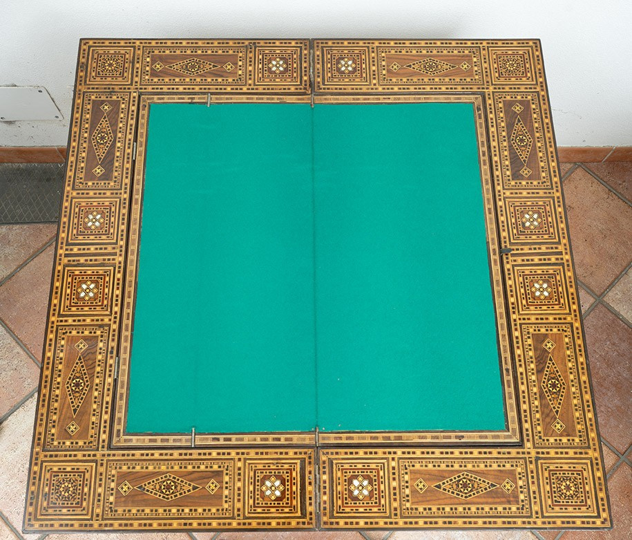 Tavolino da gioco in legno d'ulivo con intarsi in legno esotico 19secolo.-photo-3