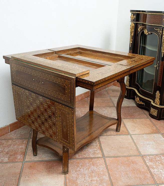 Tavolino da gioco in legno d'ulivo con intarsi in legno esotico 19secolo.-photo-3