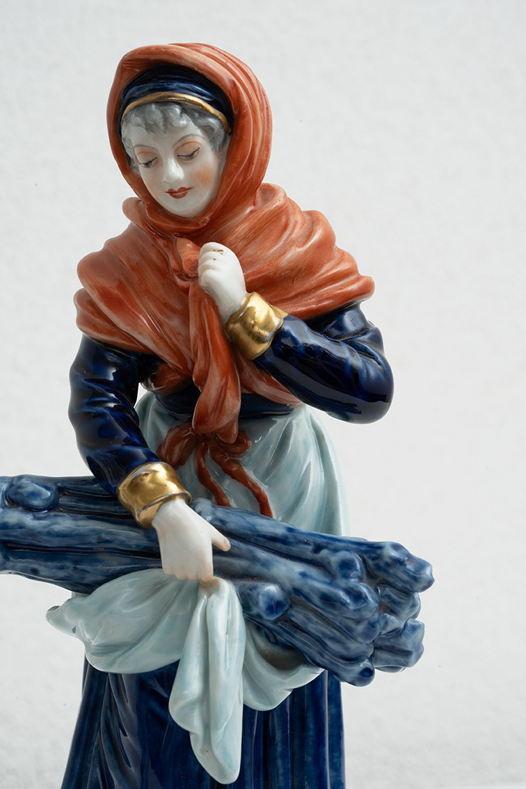 Gruppo di quattro sculture antiche in porcellana policroma 19secolo.-photo-2