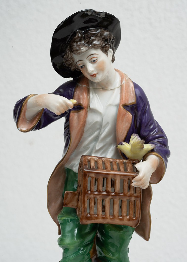 Gruppo di quattro sculture antiche in porcellana policroma 19secolo.-photo-1