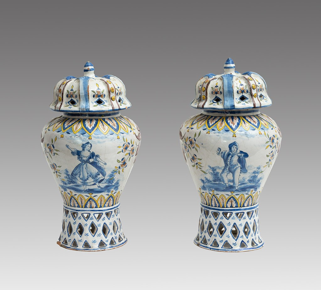 Coppia di vasi antichi in porcellana 18secolo.