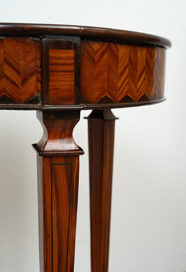 Coppia di tavolini antichi in legni esotici pregiati appartenente agli inizi del XX secolo.-photo-3