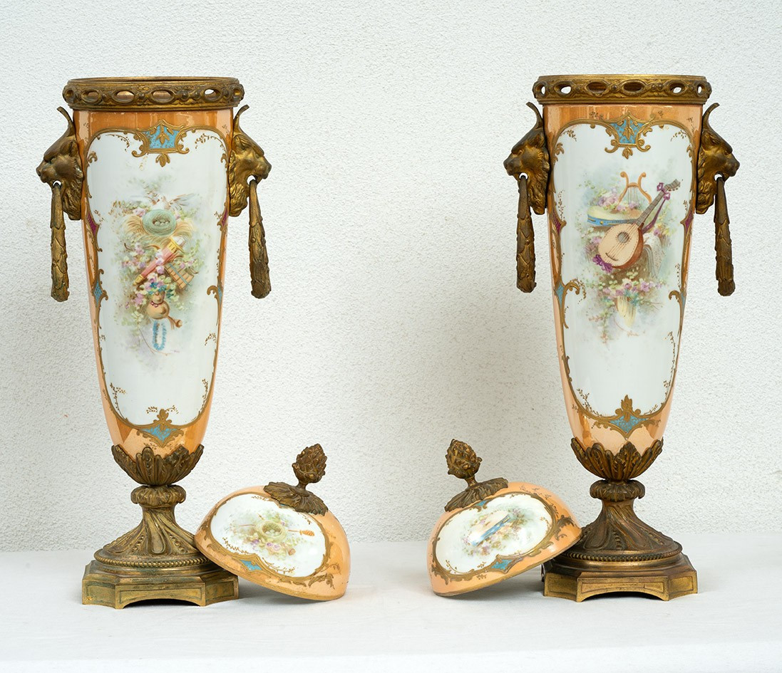 Coppia di vasi antichi Napoleone III in porcellana policroma di Sevres 19secolo.-photo-2