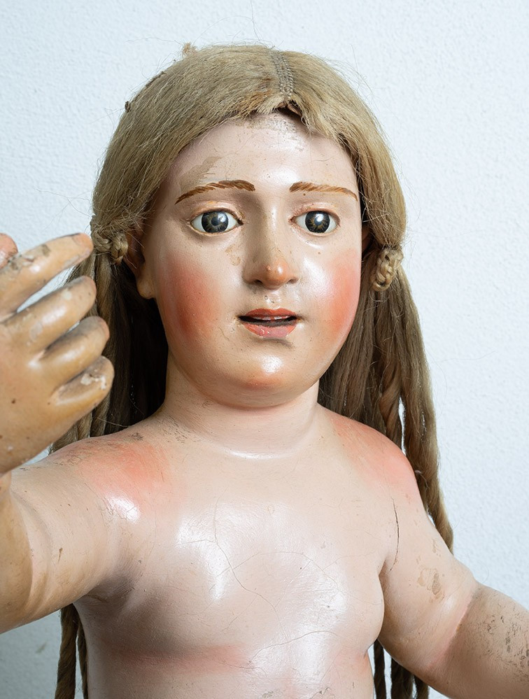 Scultura antica napoletana in legno policromo raffigurante bambino benedicente.-photo-3